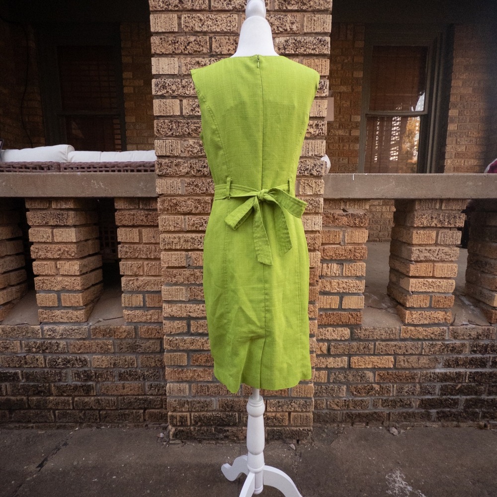 Ellen Tracy Lime Green Textured Sheath Dress Bamboo Horsebit Belted Sleeveless - Picture 2 of 5